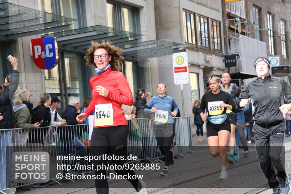 05.10.2025 - 20. swb-Marathon Bremen Strokosch-Dieckow http://msf.ph/oto/9265885 05.10.2025 11:04:57 Ziel 9440, 9515, 9642, 9668, 9690, 9713, 9908, 9944, 9978, 10018, 10021, 10158, 10255, 10289, 10343, 10511, 10828, 10965, 10990, 11016, 11064, 11106, 11121, 11171, 11323, 11412, 11501, 11540, 11650, 11707, 9440, 9515, 9642, 9668, 9690, 9713, 9908, 9944, 9978, 10018, 10021, 10158, 10255, 10289, 10343, 10511, 10828, 10965, 10990, 11016, 11064, 11106, 11121, 11171, 11323, 11412, 11501, 11540, 11650, 11707 meine-sportfotos.de
