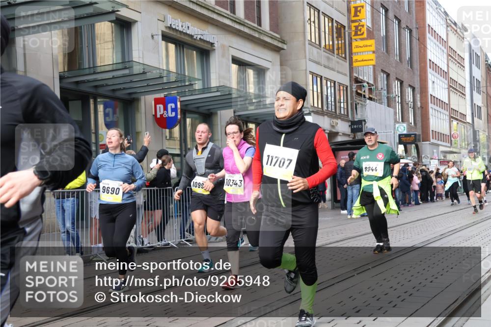 05.10.2025 - 20. swb-Marathon Bremen Strokosch-Dieckow http://msf.ph/oto/9265948 05.10.2025 11:04:59 Ziel 9440, 9515, 9642, 9668, 9690, 9713, 9752, 9908, 9944, 9978, 10018, 10021, 10025, 10158, 10255, 10289, 10343, 10511, 10542, 10828, 10990, 11016, 11064, 11106, 11323, 11501, 11540, 11650, 11676, 11707, 9440, 9515, 9642, 9668, 9690, 9713, 9752, 9908, 9944, 9978, 10018, 10021, 10025, 10158, 10255, 10289, 10343, 10511, 10542, 10828, 10990, 11016, 11064, 11106, 11323, 11501, 11540, 11650, 11676, 11707 meine-sportfotos.de
