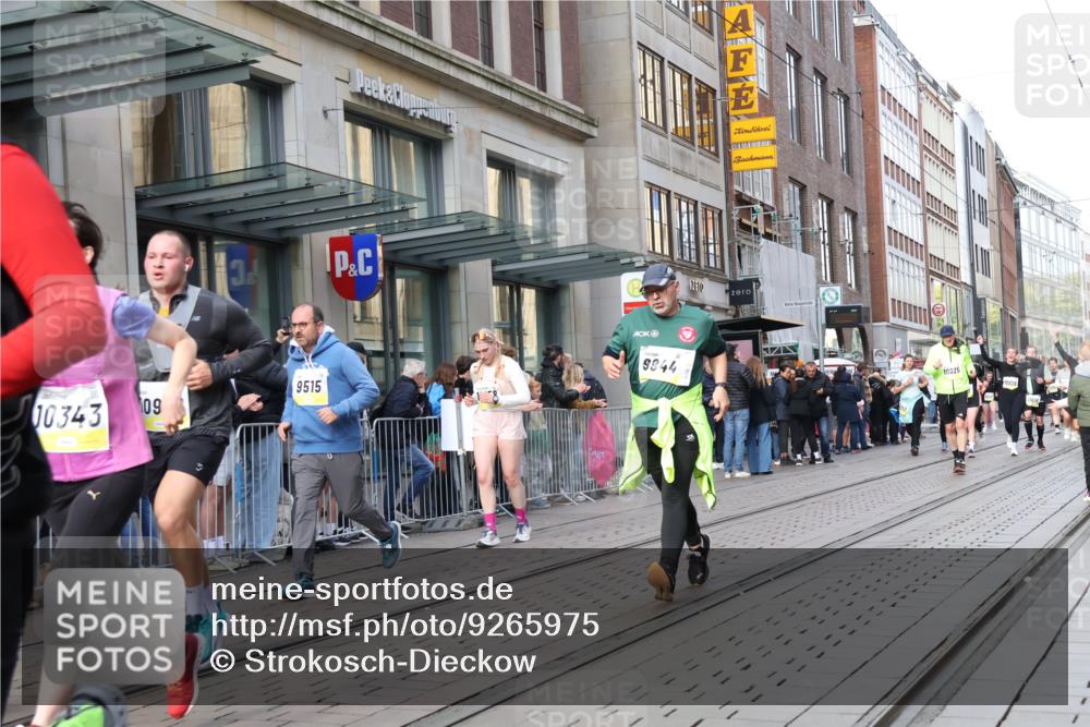 05.10.2025 - 20. swb-Marathon Bremen Strokosch-Dieckow http://msf.ph/oto/9265975 05.10.2025 11:05:00 Ziel 7654, 9440, 9515, 9668, 9690, 9713, 9752, 9908, 9944, 9978, 10018, 10021, 10025, 10158, 10255, 10289, 10343, 10426, 10511, 10542, 10828, 10990, 11016, 11064, 11106, 11323, 11501, 11540, 11650, 11676, 11707, 7654, 9440, 9515, 9668, 9690, 9713, 9752, 9908, 9944, 9978, 10018, 10021, 10025, 10158, 10255, 10289, 10343, 10426, 10511, 10542, 10828, 10990, 11016, 11064, 11106, 11323, 11501, 11540, 11650, 11676, 11707 meine-sportfotos.de