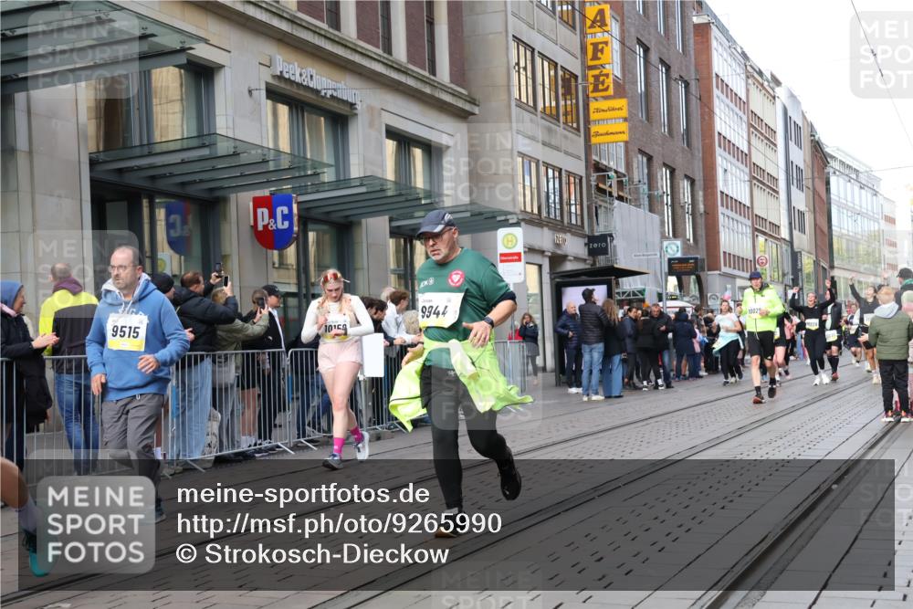 05.10.2025 - 20. swb-Marathon Bremen Strokosch-Dieckow http://msf.ph/oto/9265990 05.10.2025 11:05:00 Ziel 7654, 9440, 9515, 9668, 9690, 9713, 9752, 9908, 9944, 9978, 10018, 10021, 10025, 10158, 10255, 10289, 10343, 10426, 10511, 10542, 10828, 10990, 11016, 11064, 11106, 11323, 11501, 11540, 11650, 11676, 11707, 7654, 9440, 9515, 9668, 9690, 9713, 9752, 9908, 9944, 9978, 10018, 10021, 10025, 10158, 10255, 10289, 10343, 10426, 10511, 10542, 10828, 10990, 11016, 11064, 11106, 11323, 11501, 11540, 11650, 11676, 11707 meine-sportfotos.de