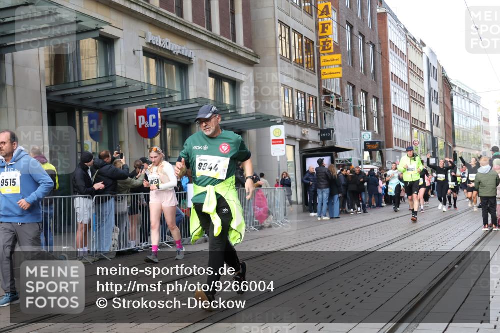 05.10.2025 - 20. swb-Marathon Bremen Strokosch-Dieckow http://msf.ph/oto/9266004 05.10.2025 11:05:01 Ziel 7654, 9440, 9515, 9668, 9690, 9713, 9752, 9908, 9944, 9978, 10018, 10021, 10025, 10158, 10255, 10289, 10343, 10426, 10511, 10542, 10828, 10990, 11016, 11064, 11106, 11164, 11323, 11501, 11540, 11650, 11676, 11707, 7654, 9440, 9515, 9668, 9690, 9713, 9752, 9908, 9944, 9978, 10018, 10021, 10025, 10158, 10255, 10289, 10343, 10426, 10511, 10542, 10828, 10990, 11016, 11064, 11106, 11164, 11323, 11501, 11540, 11650, 11676, 11707 meine-sportfotos.de