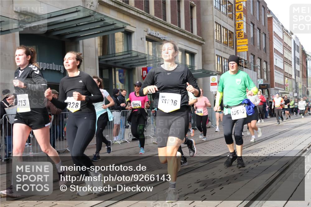 05.10.2025 - 20. swb-Marathon Bremen Strokosch-Dieckow http://msf.ph/oto/9266143 05.10.2025 11:05:09 Ziel 7654, 9210, 9419, 9515, 9690, 9713, 9752, 9908, 9944, 10025, 10158, 10289, 10426, 10437, 10511, 10542, 10828, 10843, 10844, 10999, 11064, 11106, 11164, 11501, 11540, 11604, 11676, 11681, 7654, 9210, 9419, 9515, 9690, 9713, 9752, 9908, 9944, 10025, 10158, 10289, 10426, 10437, 10511, 10542, 10828, 10843, 10844, 10999, 11064, 11106, 11164, 11501, 11540, 11604, 11676, 11681 meine-sportfotos.de