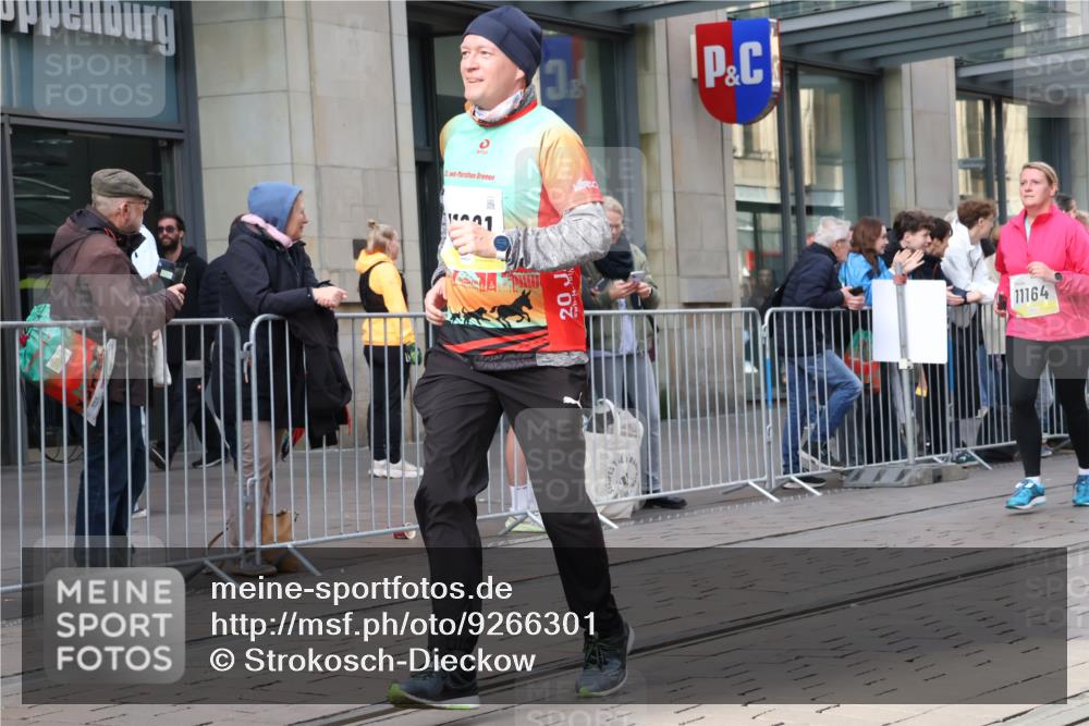 05.10.2025 - 20. swb-Marathon Bremen Strokosch-Dieckow http://msf.ph/oto/9266301 05.10.2025 11:05:15 Ziel 7654, 9210, 9335, 9419, 9423, 9713, 9752, 10025, 10158, 10197, 10289, 10426, 10437, 10511, 10529, 10542, 10769, 10828, 10843, 10844, 10999, 11064, 11106, 11164, 11455, 11604, 11676, 11681, 7654, 9210, 9335, 9419, 9423, 9713, 9752, 10025, 10158, 10197, 10289, 10426, 10437, 10511, 10529, 10542, 10769, 10828, 10843, 10844, 10999, 11064, 11106, 11164, 11455, 11604, 11676, 11681 meine-sportfotos.de