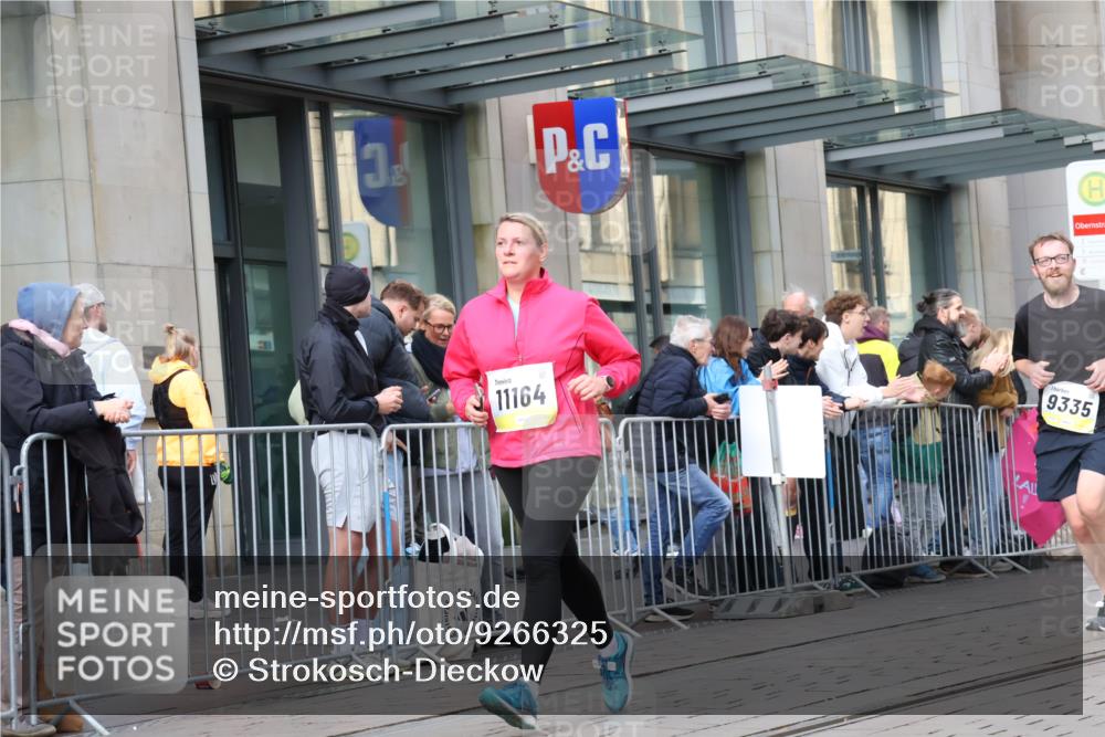 05.10.2025 - 20. swb-Marathon Bremen Strokosch-Dieckow http://msf.ph/oto/9266325 05.10.2025 11:05:16 Ziel 7654, 9210, 9335, 9419, 9423, 9713, 9752, 10025, 10158, 10197, 10289, 10426, 10437, 10511, 10529, 10542, 10769, 10828, 10843, 10844, 10999, 11064, 11106, 11164, 11455, 11604, 11676, 11681, 7654, 9210, 9335, 9419, 9423, 9713, 9752, 10025, 10158, 10197, 10289, 10426, 10437, 10511, 10529, 10542, 10769, 10828, 10843, 10844, 10999, 11064, 11106, 11164, 11455, 11604, 11676, 11681 meine-sportfotos.de