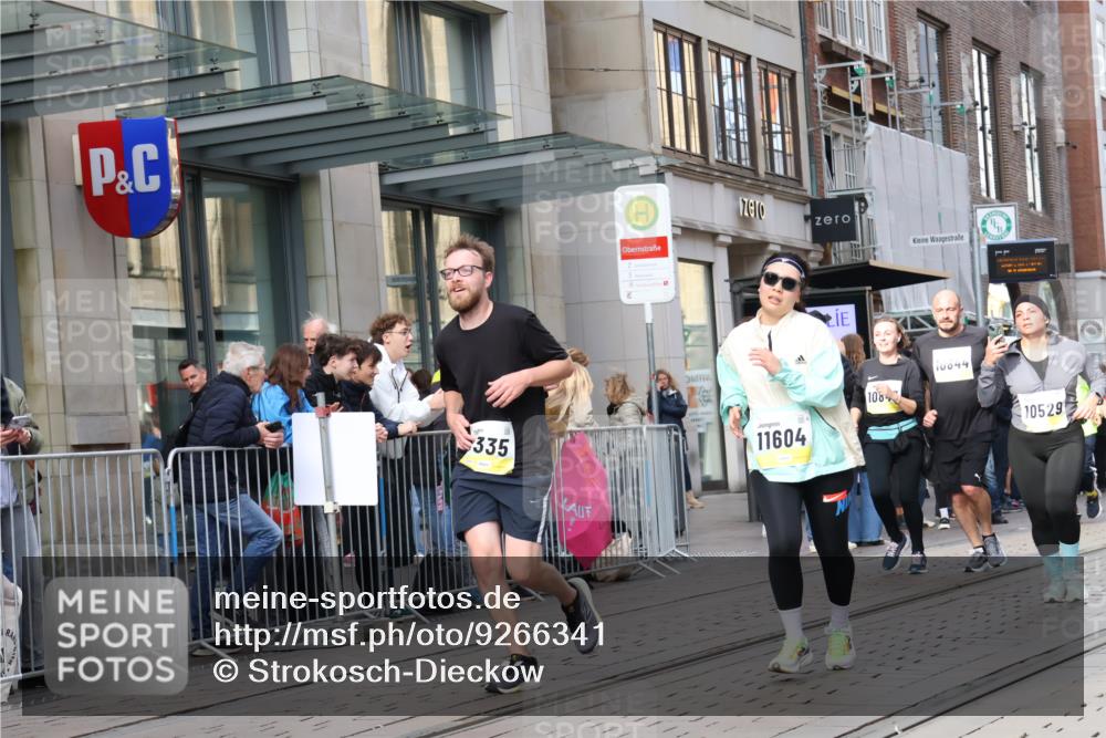 05.10.2025 - 20. swb-Marathon Bremen Strokosch-Dieckow http://msf.ph/oto/9266341 05.10.2025 11:05:16 Ziel 7654, 9210, 9335, 9419, 9423, 9713, 9752, 10025, 10158, 10197, 10289, 10426, 10437, 10511, 10529, 10542, 10769, 10828, 10843, 10844, 10999, 11064, 11106, 11164, 11455, 11604, 11676, 11681, 7654, 9210, 9335, 9419, 9423, 9713, 9752, 10025, 10158, 10197, 10289, 10426, 10437, 10511, 10529, 10542, 10769, 10828, 10843, 10844, 10999, 11064, 11106, 11164, 11455, 11604, 11676, 11681 meine-sportfotos.de