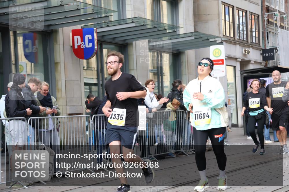 05.10.2025 - 20. swb-Marathon Bremen Strokosch-Dieckow http://msf.ph/oto/9266368 05.10.2025 11:05:17 Ziel 7654, 9210, 9335, 9419, 9423, 9713, 9752, 9907, 10025, 10158, 10197, 10289, 10426, 10437, 10511, 10529, 10542, 10619, 10769, 10828, 10843, 10844, 10999, 11064, 11164, 11455, 11604, 11676, 11681, 7654, 9210, 9335, 9419, 9423, 9713, 9752, 9907, 10025, 10158, 10197, 10289, 10426, 10437, 10511, 10529, 10542, 10619, 10769, 10828, 10843, 10844, 10999, 11064, 11164, 11455, 11604, 11676, 11681 meine-sportfotos.de