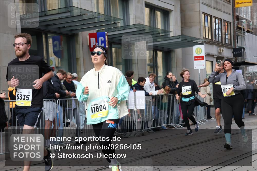 05.10.2025 - 20. swb-Marathon Bremen Strokosch-Dieckow http://msf.ph/oto/9266405 05.10.2025 11:05:18 Ziel 7654, 9210, 9335, 9419, 9423, 9752, 9907, 10025, 10158, 10197, 10289, 10426, 10437, 10511, 10529, 10542, 10619, 10769, 10843, 10844, 10999, 11064, 11164, 11455, 11604, 11676, 11681, 7654, 9210, 9335, 9419, 9423, 9752, 9907, 10025, 10158, 10197, 10289, 10426, 10437, 10511, 10529, 10542, 10619, 10769, 10843, 10844, 10999, 11064, 11164, 11455, 11604, 11676, 11681 meine-sportfotos.de