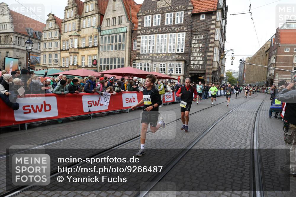 05.10.2025 - 20. swb-Marathon Bremen Yannick Fuchs http://msf.ph/oto/9266487 05.10.2025 10:51:42 Ziel 9252, 10584, 10918, 10928, 11484 meine-sportfotos.de