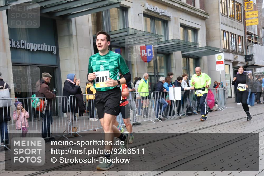 05.10.2025 - 20. swb-Marathon Bremen Strokosch-Dieckow http://msf.ph/oto/9266511 05.10.2025 11:05:22 Ziel 7654, 7777, 9210, 9335, 9419, 9423, 9752, 9907, 10025, 10197, 10426, 10437, 10511, 10529, 10542, 10619, 10769, 10843, 10844, 10999, 11164, 11455, 11604, 11676, 11681, 7654, 7777, 9210, 9335, 9419, 9423, 9752, 9907, 10025, 10197, 10426, 10437, 10511, 10529, 10542, 10619, 10769, 10843, 10844, 10999, 11164, 11455, 11604, 11676, 11681 meine-sportfotos.de