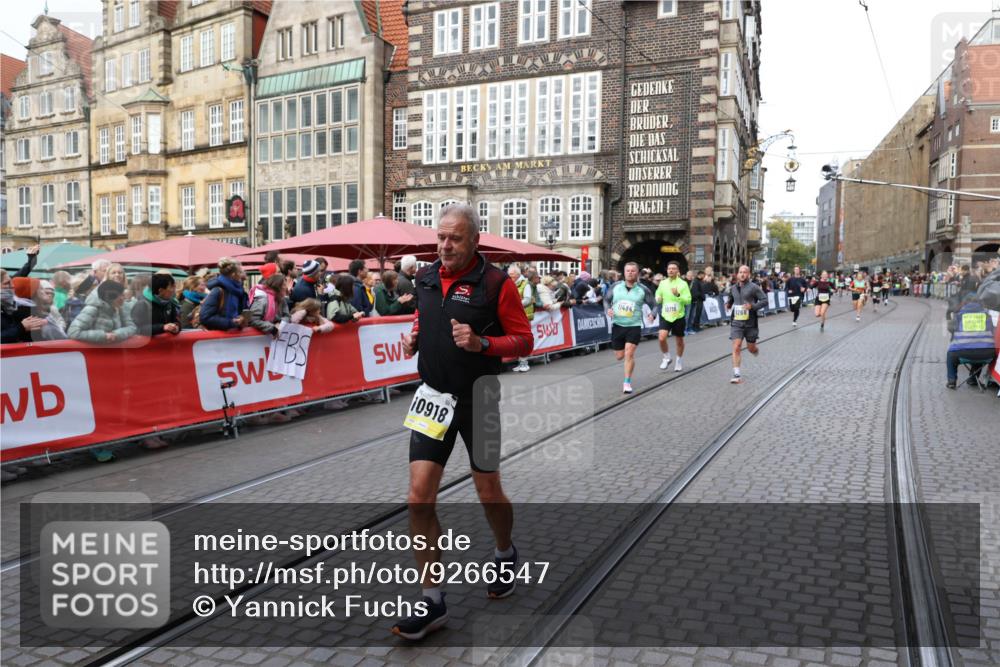 05.10.2025 - 20. swb-Marathon Bremen Yannick Fuchs http://msf.ph/oto/9266547 05.10.2025 10:51:43 Ziel 9252, 9268, 10584, 10716, 10918, 10928, 11484 meine-sportfotos.de