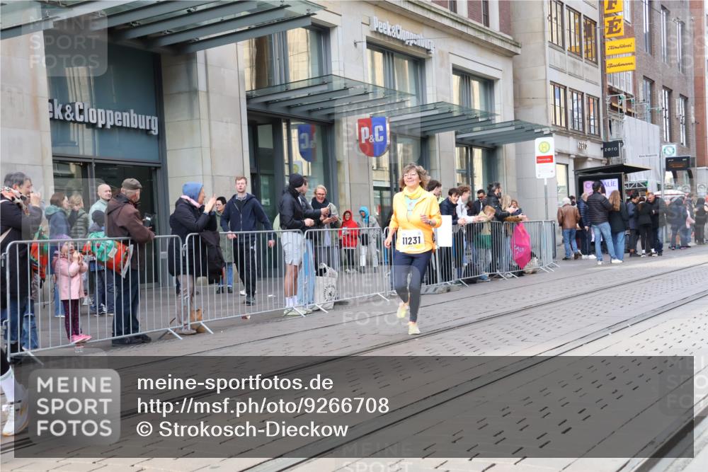 05.10.2025 - 20. swb-Marathon Bremen Strokosch-Dieckow http://msf.ph/oto/9266708 05.10.2025 11:05:33 Ziel 7777, 9335, 9355, 9423, 9907, 9931, 10081, 10095, 10101, 10197, 10529, 10587, 10597, 10619, 10769, 10843, 10844, 11134, 11425, 11455, 11468, 11525, 11604, 7777, 9335, 9355, 9423, 9907, 9931, 10081, 10095, 10101, 10197, 10529, 10587, 10597, 10619, 10769, 10843, 10844, 11134, 11425, 11455, 11468, 11604 meine-sportfotos.de