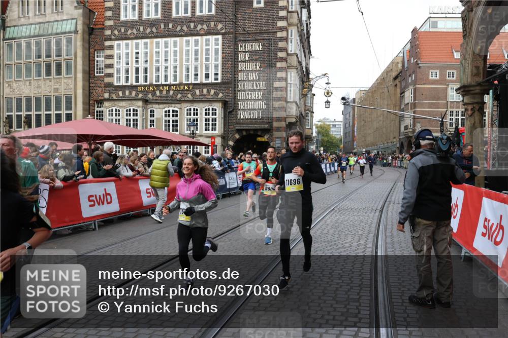 05.10.2025 - 20. swb-Marathon Bremen Yannick Fuchs http://msf.ph/oto/9267030 05.10.2025 10:51:53 Ziel 8333, 9004, 9259, 9268, 9506, 10436, 10716, 10968, 11361, 11689, 11696 meine-sportfotos.de