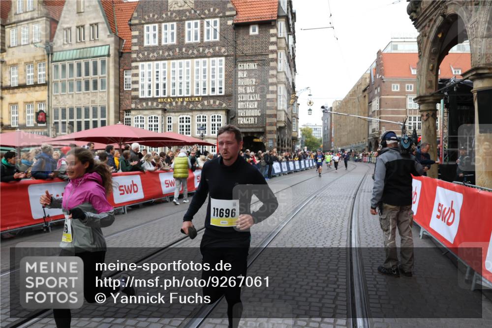 05.10.2025 - 20. swb-Marathon Bremen Yannick Fuchs http://msf.ph/oto/9267061 05.10.2025 10:51:54 Ziel 8333, 9004, 9259, 9506, 10436, 10968, 11361, 11689, 11696 meine-sportfotos.de
