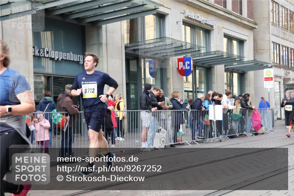 05.10.2025 - 20. swb-Marathon Bremen Strokosch-Dieckow http://msf.ph/oto/9267252 05.10.2025 11:05:59 Ziel 7979, 9205, 9228, 9387, 9438, 9523, 9712, 9764, 9786, 9998, 10100, 10152, 10192, 10243, 10249, 10374, 10404, 10462, 10611, 10623, 10640, 10732, 10848, 10912, 11065, 11092, 11143, 11169, 11195, 11231, 11233, 11270, 11296, 11365, 11433, 11485, 7979, 9205, 9228, 9387, 9438, 9523, 9712, 9764, 9786, 9998, 10100, 10152, 10192, 10243, 10249, 10374, 10404, 10462, 10611, 10623, 10640, 10732, 10848, 10912, 11065, 11092, 11143, 11169, 11195, 11270, 11365 meine-sportfotos.de