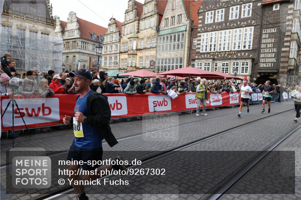 05.10.2025 - 20. swb-Marathon Bremen Yannick Fuchs http://msf.ph/oto/9267302 05.10.2025 10:52:00 Ziel 9004, 9506, 10817, 10968, 11080, 11361, 11394, 11689, 11696 meine-sportfotos.de