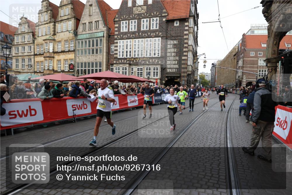 05.10.2025 - 20. swb-Marathon Bremen Yannick Fuchs http://msf.ph/oto/9267316 05.10.2025 10:52:02 Ziel 9004, 9683, 10380, 10581, 10625, 10817, 11080, 11136, 11325, 11361, 11394 meine-sportfotos.de