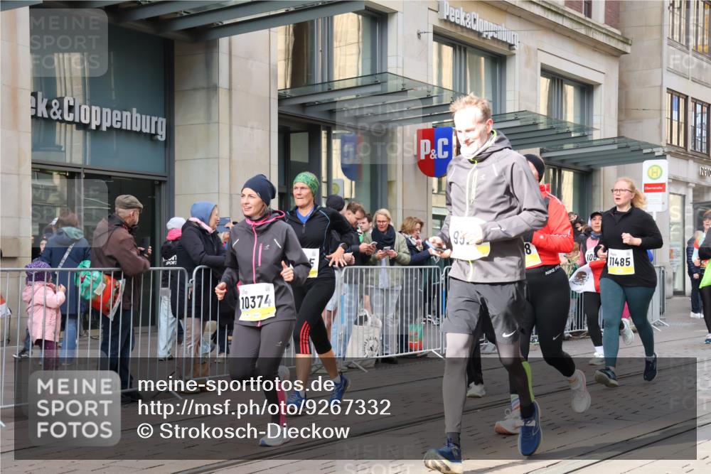 05.10.2025 - 20. swb-Marathon Bremen Strokosch-Dieckow http://msf.ph/oto/9267332 05.10.2025 11:06:02 Ziel 7979, 9205, 9228, 9387, 9438, 9523, 9712, 9764, 9998, 10152, 10192, 10243, 10249, 10374, 10404, 10611, 10640, 10699, 10732, 10848, 10912, 11065, 11092, 11143, 11169, 11195, 11233, 11270, 11296, 11365, 11433, 11485, 7979, 9205, 9228, 9387, 9438, 9523, 9712, 9764, 9998, 10152, 10192, 10243, 10249, 10374, 10404, 10611, 10640, 10699, 10732, 10848, 10912, 11065, 11092, 11143, 11169, 11195, 11270, 11365 meine-sportfotos.de