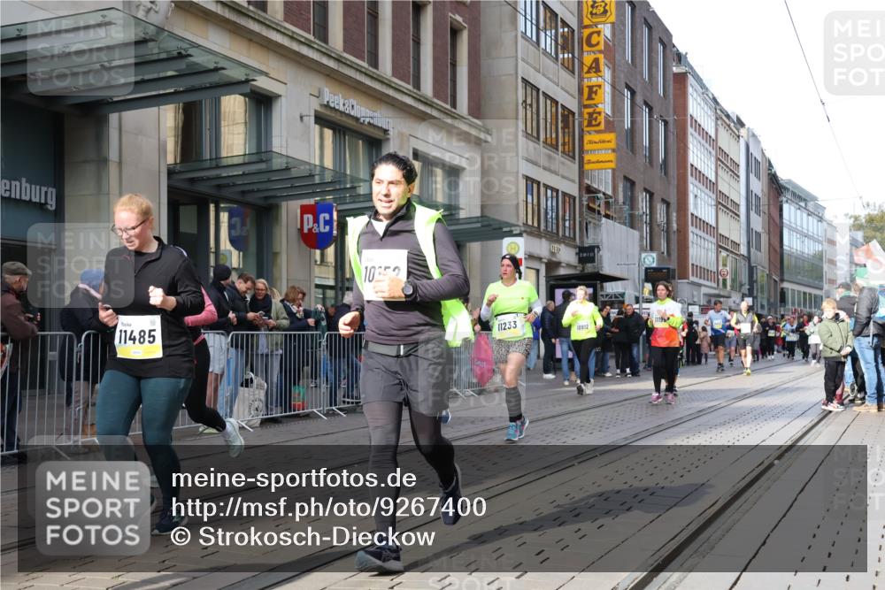 05.10.2025 - 20. swb-Marathon Bremen Strokosch-Dieckow http://msf.ph/oto/9267400 05.10.2025 11:06:04 Ziel 7979, 9178, 9205, 9228, 9387, 9523, 9712, 9764, 9998, 10152, 10243, 10249, 10374, 10404, 10611, 10640, 10699, 10732, 10848, 10912, 11065, 11092, 11143, 11169, 11195, 11233, 11270, 11296, 11324, 11365, 11433, 11485, 11706, 7979, 9178, 9205, 9228, 9387, 9523, 9712, 9764, 9998, 10152, 10243, 10249, 10374, 10404, 10611, 10640, 10699, 10732, 10848, 10912, 11065, 11092, 11143, 11169, 11195, 11270, 11324, 11365 meine-sportfotos.de