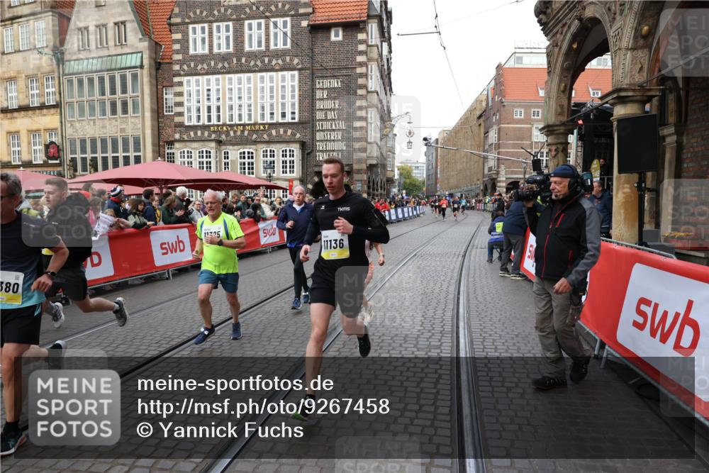 05.10.2025 - 20. swb-Marathon Bremen Yannick Fuchs http://msf.ph/oto/9267458 05.10.2025 10:52:04 Ziel 9683, 10380, 10581, 10625, 10817, 11080, 11136, 11325, 11394 meine-sportfotos.de