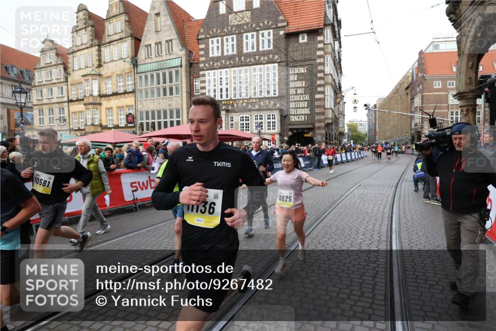 05.10.2025 - 20. swb-Marathon Bremen Yannick Fuchs http://msf.ph/oto/9267482 05.10.2025 10:52:04 Ziel 9683, 10380, 10581, 10625, 10817, 11080, 11136, 11325, 11394 meine-sportfotos.de