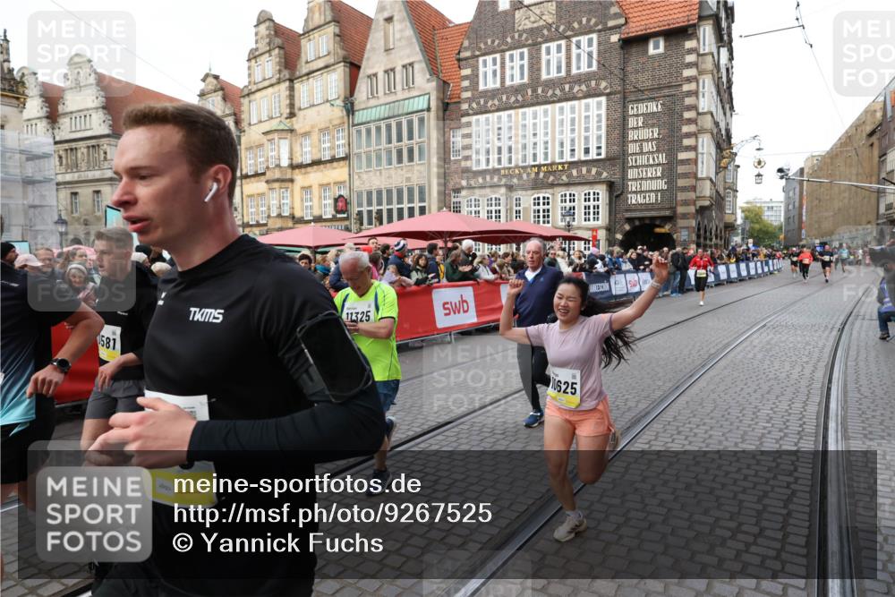 05.10.2025 - 20. swb-Marathon Bremen Yannick Fuchs http://msf.ph/oto/9267525 05.10.2025 10:52:04 Ziel 9683, 10380, 10581, 10625, 10817, 11080, 11136, 11325, 11394 meine-sportfotos.de