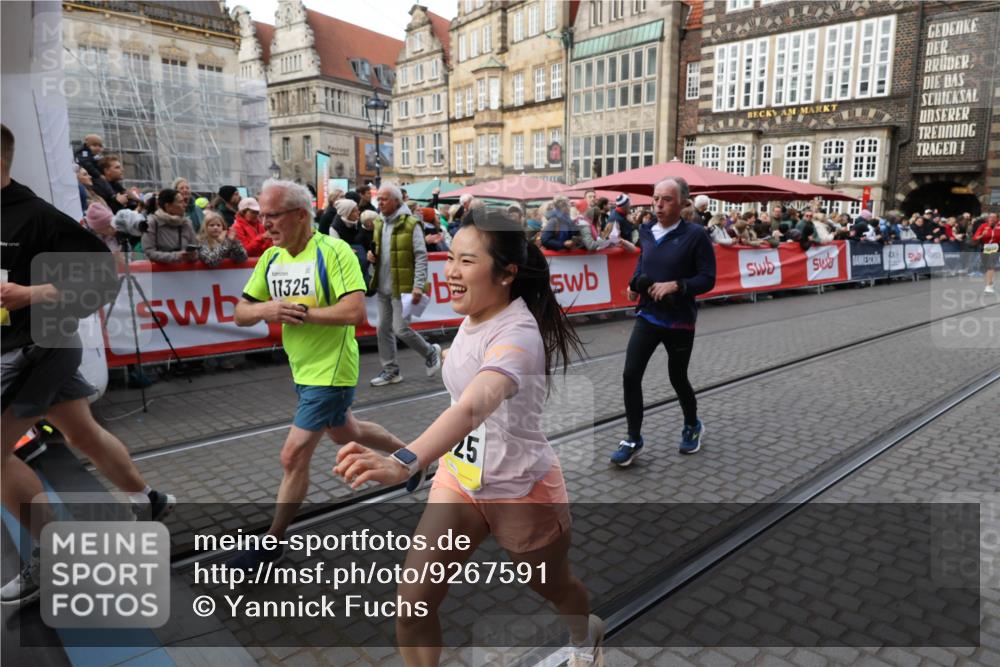 05.10.2025 - 20. swb-Marathon Bremen Yannick Fuchs http://msf.ph/oto/9267591 05.10.2025 10:52:05 Ziel 9683, 10380, 10581, 10625, 10817, 11080, 11136, 11325, 11394 meine-sportfotos.de