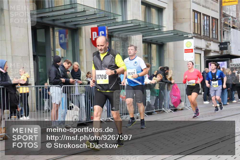 05.10.2025 - 20. swb-Marathon Bremen Strokosch-Dieckow http://msf.ph/oto/9267597 05.10.2025 11:06:12 Ziel 9178, 9205, 9357, 9619, 9764, 9998, 10239, 10498, 10611, 10640, 10699, 10732, 10912, 11027, 11143, 11195, 11233, 11270, 11324, 11365, 11485, 11565, 11605, 11706, 11721, 11746, 11747, 9178, 9205, 9357, 9619, 9764, 9998, 10239, 10498, 10611, 10640, 10699, 10732, 10912, 11027, 11143, 11195, 11270, 11324, 11365, 11565, 11605 meine-sportfotos.de
