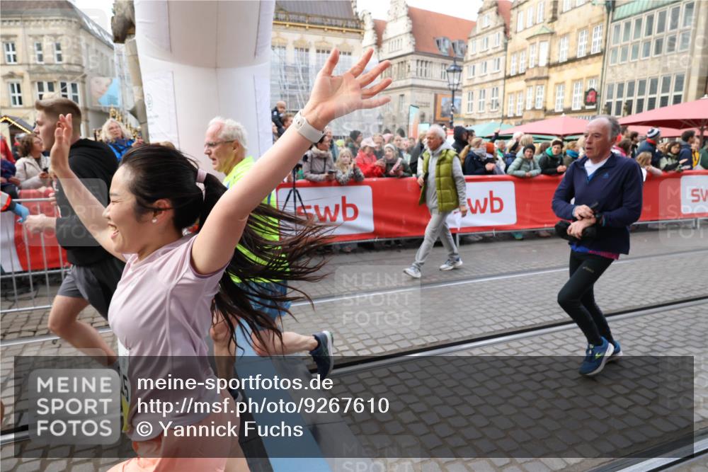 05.10.2025 - 20. swb-Marathon Bremen Yannick Fuchs http://msf.ph/oto/9267610 05.10.2025 10:52:05 Ziel 9683, 10380, 10581, 10625, 10817, 11080, 11136, 11325, 11394 meine-sportfotos.de