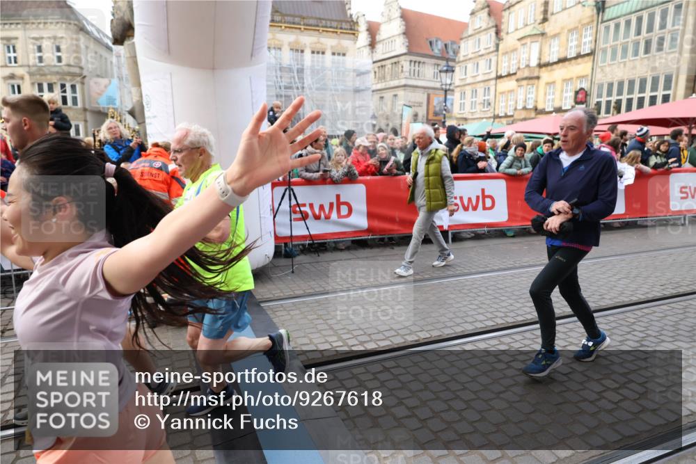 05.10.2025 - 20. swb-Marathon Bremen Yannick Fuchs http://msf.ph/oto/9267618 05.10.2025 10:52:05 Ziel 9683, 10380, 10581, 10625, 10817, 11080, 11136, 11325, 11394 meine-sportfotos.de