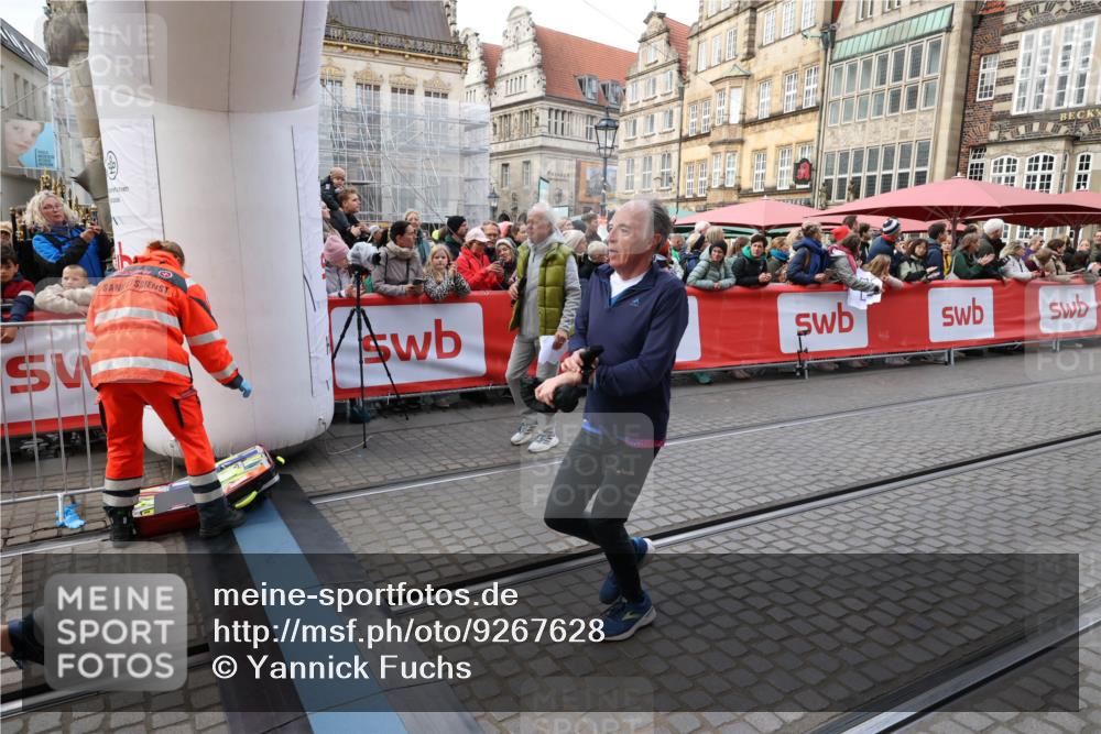 05.10.2025 - 20. swb-Marathon Bremen Yannick Fuchs http://msf.ph/oto/9267628 05.10.2025 10:52:05 Ziel 9683, 10380, 10581, 10625, 10817, 11080, 11136, 11325, 11394 meine-sportfotos.de