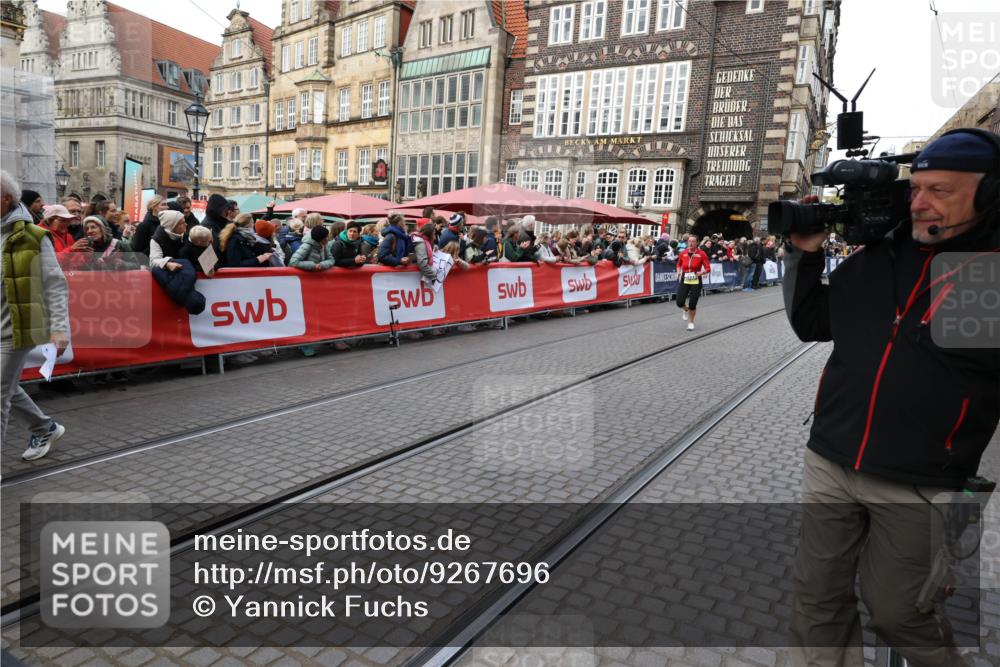 05.10.2025 - 20. swb-Marathon Bremen Yannick Fuchs http://msf.ph/oto/9267696 05.10.2025 10:52:06 Ziel 9683, 10380, 10581, 10625, 10817, 11080, 11136, 11273, 11325, 11394 meine-sportfotos.de