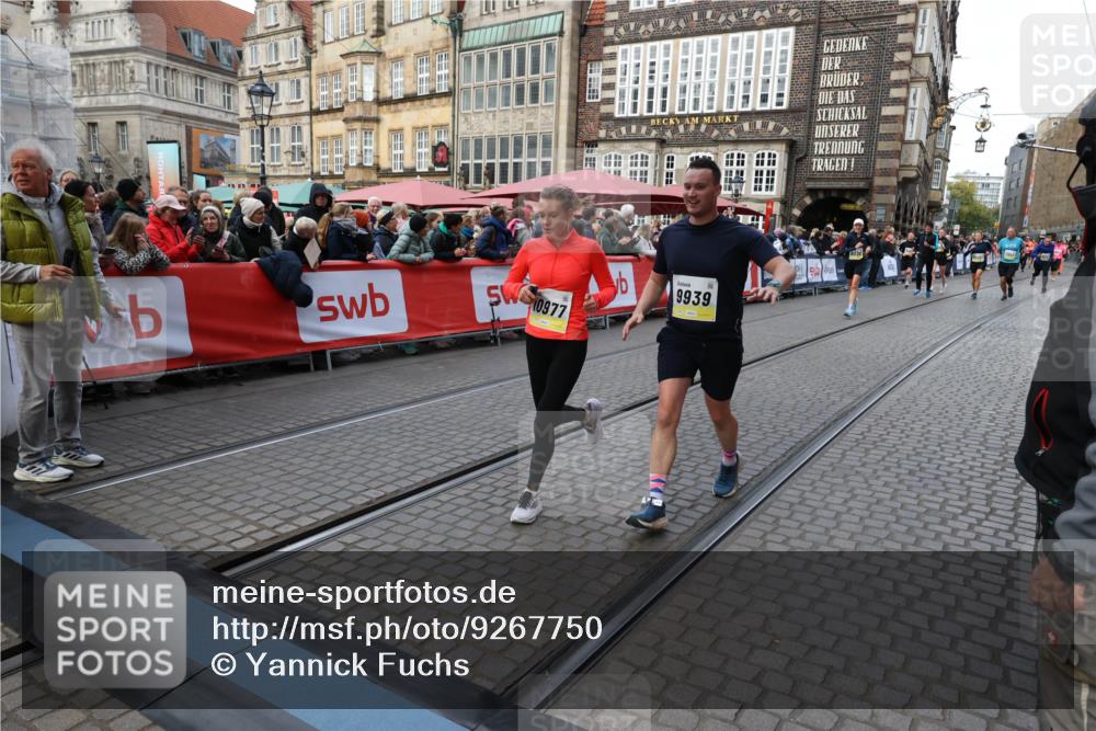 05.10.2025 - 20. swb-Marathon Bremen Yannick Fuchs http://msf.ph/oto/9267750 05.10.2025 10:52:12 Ziel 9226, 9683, 9939, 10977, 11273, 11325 meine-sportfotos.de