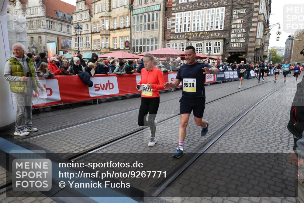 05.10.2025 - 20. swb-Marathon Bremen Yannick Fuchs http://msf.ph/oto/9267771 05.10.2025 10:52:12 Ziel 9226, 9683, 9939, 10977, 11273, 11325 meine-sportfotos.de