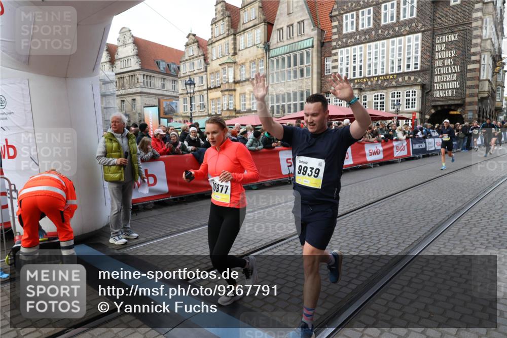 05.10.2025 - 20. swb-Marathon Bremen Yannick Fuchs http://msf.ph/oto/9267791 05.10.2025 10:52:12 Ziel 9226, 9683, 9939, 10977, 11273, 11325 meine-sportfotos.de