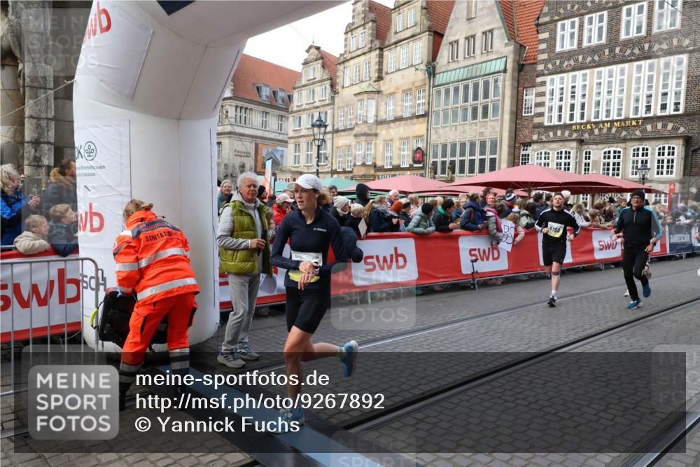 05.10.2025 - 20. swb-Marathon Bremen Yannick Fuchs http://msf.ph/oto/9267892 05.10.2025 10:52:16 Ziel 9196, 9226, 9852, 9939, 10240, 10438, 10668, 10727, 10977, 11273, 11641 meine-sportfotos.de