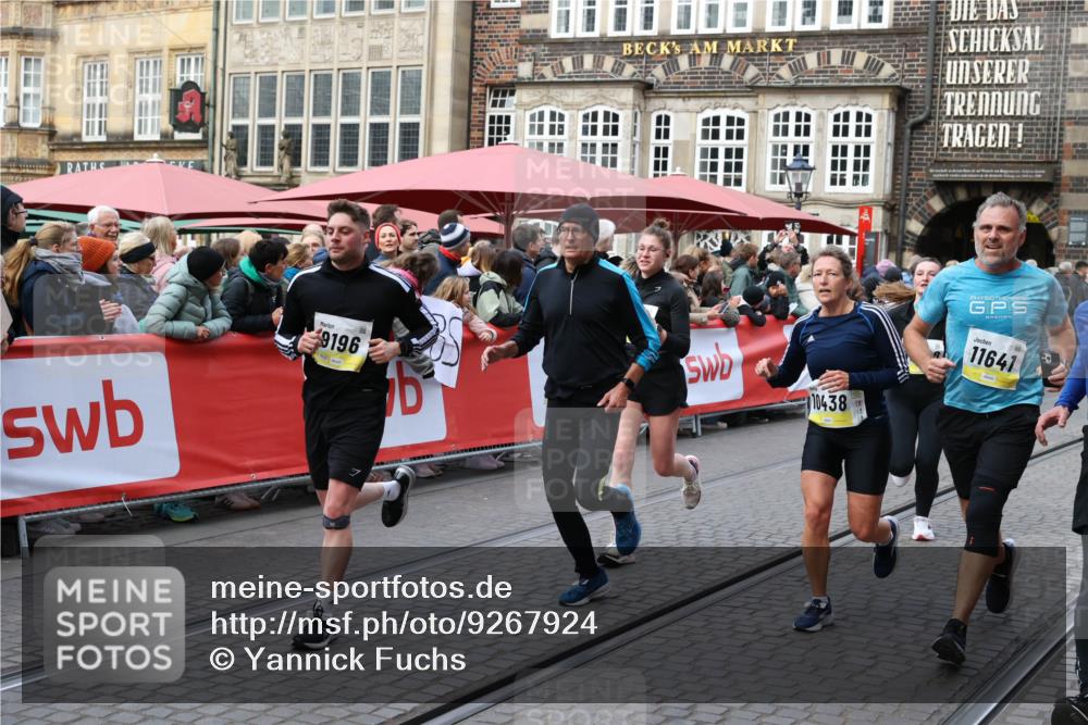 05.10.2025 - 20. swb-Marathon Bremen Yannick Fuchs http://msf.ph/oto/9267924 05.10.2025 10:52:16 Ziel 9196, 9226, 9852, 9939, 10240, 10438, 10668, 10727, 10977, 11273, 11641 meine-sportfotos.de