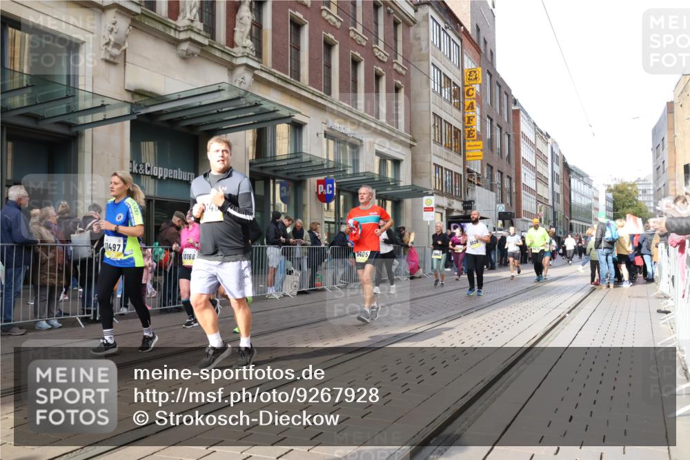 05.10.2025 - 20. swb-Marathon Bremen Strokosch-Dieckow http://msf.ph/oto/9267928 05.10.2025 11:06:26 Ziel 8574, 9178, 9321, 9357, 9605, 9619, 9826, 9942, 9976, 10001, 10148, 10168, 10239, 10498, 10580, 10699, 10747, 10748, 10937, 11027, 11324, 11355, 11389, 11414, 11497, 11565, 11605, 11622, 11706, 11721, 11746, 11747, 8574, 9178, 9321, 9357, 9605, 9619, 9826, 9942, 9976, 10001, 10148, 10168, 10239, 10498, 10580, 10699, 10747, 10748, 10937, 11027, 11324, 11355, 11389, 11414, 11497, 11565, 11605, 11622 meine-sportfotos.de