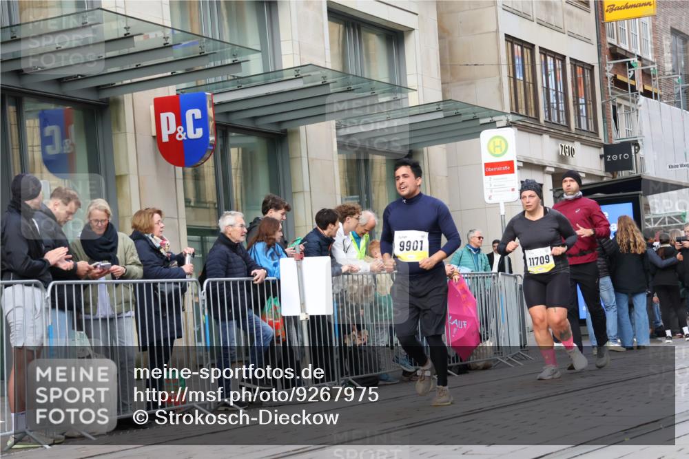 05.10.2025 - 20. swb-Marathon Bremen Strokosch-Dieckow http://msf.ph/oto/9267975 05.10.2025 11:06:38 Ziel 8574, 9321, 9491, 9605, 9826, 9890, 9901, 9942, 9976, 10001, 10148, 10168, 10193, 10371, 10396, 10580, 10747, 10748, 10788, 10937, 10991, 11131, 11355, 11389, 11414, 11497, 11622, 11709, 8574, 9321, 9491, 9605, 9826, 9890, 9901, 9942, 9976, 10001, 10148, 10168, 10193, 10371, 10396, 10580, 10747, 10748, 10788, 10937, 10991, 11131, 11355, 11389, 11414, 11497, 11622, 11709 meine-sportfotos.de