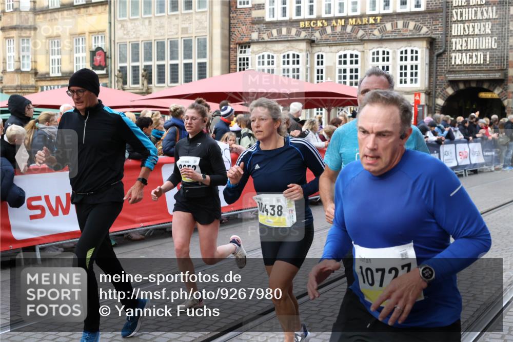05.10.2025 - 20. swb-Marathon Bremen Yannick Fuchs http://msf.ph/oto/9267980 05.10.2025 10:52:17 Ziel 9196, 9226, 9852, 9939, 10240, 10438, 10668, 10727, 10977, 11641 meine-sportfotos.de
