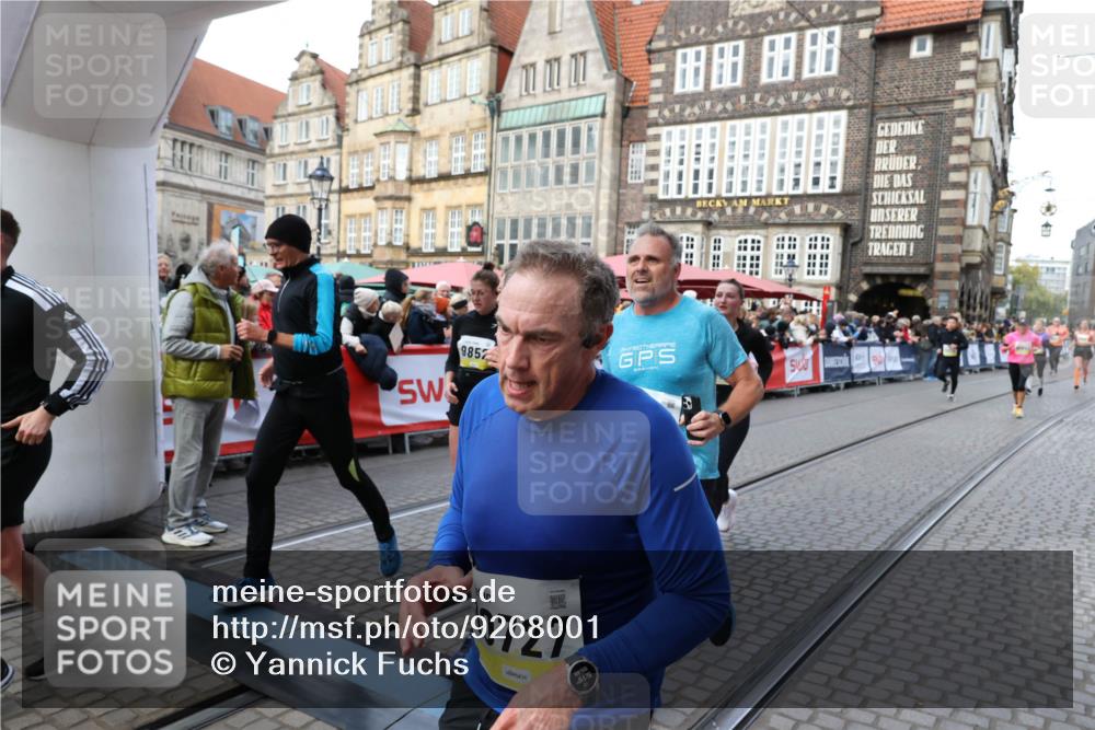 05.10.2025 - 20. swb-Marathon Bremen Yannick Fuchs http://msf.ph/oto/9268001 05.10.2025 10:52:17 Ziel 9196, 9226, 9852, 9939, 10240, 10438, 10668, 10727, 10977, 11641 meine-sportfotos.de