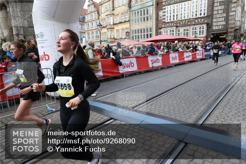 05.10.2025 - 20. swb-Marathon Bremen Yannick Fuchs http://msf.ph/oto/9268090 05.10.2025 10:52:19 Ziel 9196, 9226, 9852, 9939, 10038, 10240, 10438, 10668, 10727, 10900, 10942, 10977, 11641 meine-sportfotos.de