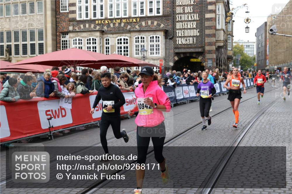 05.10.2025 - 20. swb-Marathon Bremen Yannick Fuchs http://msf.ph/oto/9268171 05.10.2025 10:52:20 Ziel 9196, 9226, 9852, 10038, 10240, 10438, 10668, 10727, 10900, 10942, 11458, 11641 meine-sportfotos.de
