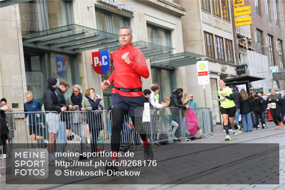 05.10.2025 - 20. swb-Marathon Bremen Strokosch-Dieckow http://msf.ph/oto/9268176 05.10.2025 11:06:47 Ziel 9217, 9265, 9491, 9702, 9757, 9877, 9890, 9901, 9976, 10193, 10371, 10396, 10632, 10788, 10824, 10902, 10991, 11131, 11329, 11477, 11622, 11709, 9217, 9265, 9491, 9702, 9757, 9877, 9890, 9901, 9976, 10193, 10371, 10396, 10632, 10788, 10824, 10902, 10991, 11131, 11622, 11709 meine-sportfotos.de