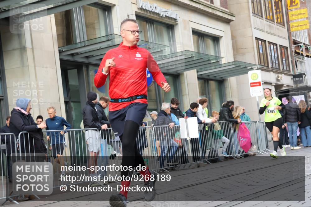 05.10.2025 - 20. swb-Marathon Bremen Strokosch-Dieckow http://msf.ph/oto/9268189 05.10.2025 11:06:48 Ziel 9180, 9217, 9265, 9334, 9491, 9628, 9702, 9757, 9877, 9890, 9901, 10193, 10371, 10396, 10632, 10788, 10824, 10836, 10902, 10991, 11131, 11258, 11329, 11477, 11622, 11709, 9180, 9217, 9265, 9334, 9491, 9628, 9702, 9757, 9877, 9890, 9901, 10193, 10371, 10396, 10632, 10788, 10824, 10836, 10902, 10991, 11131, 11622, 11709 meine-sportfotos.de