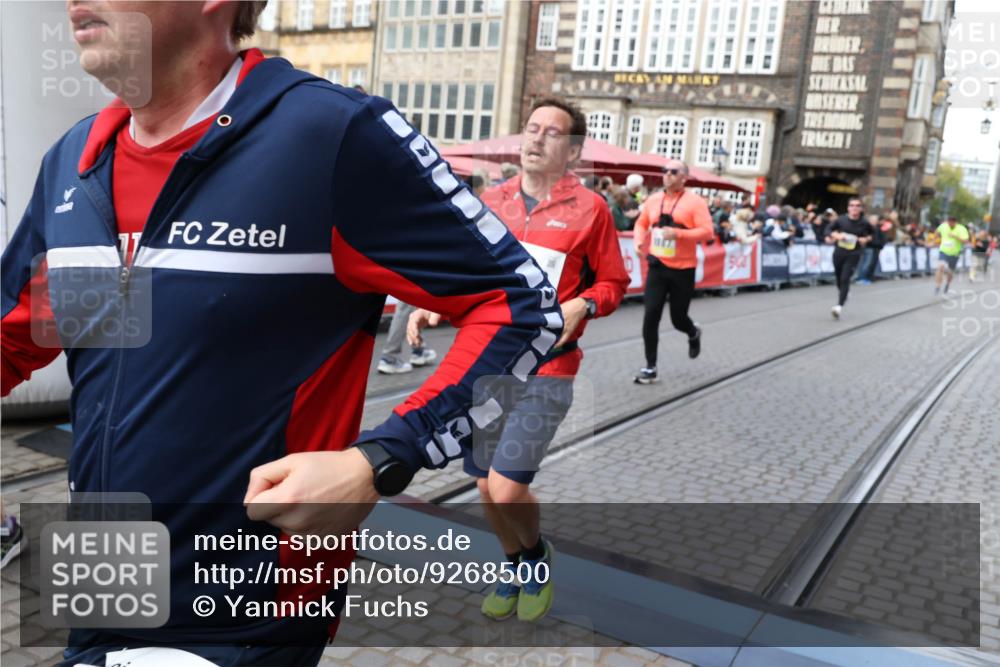 05.10.2025 - 20. swb-Marathon Bremen Yannick Fuchs http://msf.ph/oto/9268500 05.10.2025 10:52:25 Ziel 9852, 9955, 9987, 10038, 10668, 10900, 10927, 10942, 11128, 11458, 11491, 11665 meine-sportfotos.de