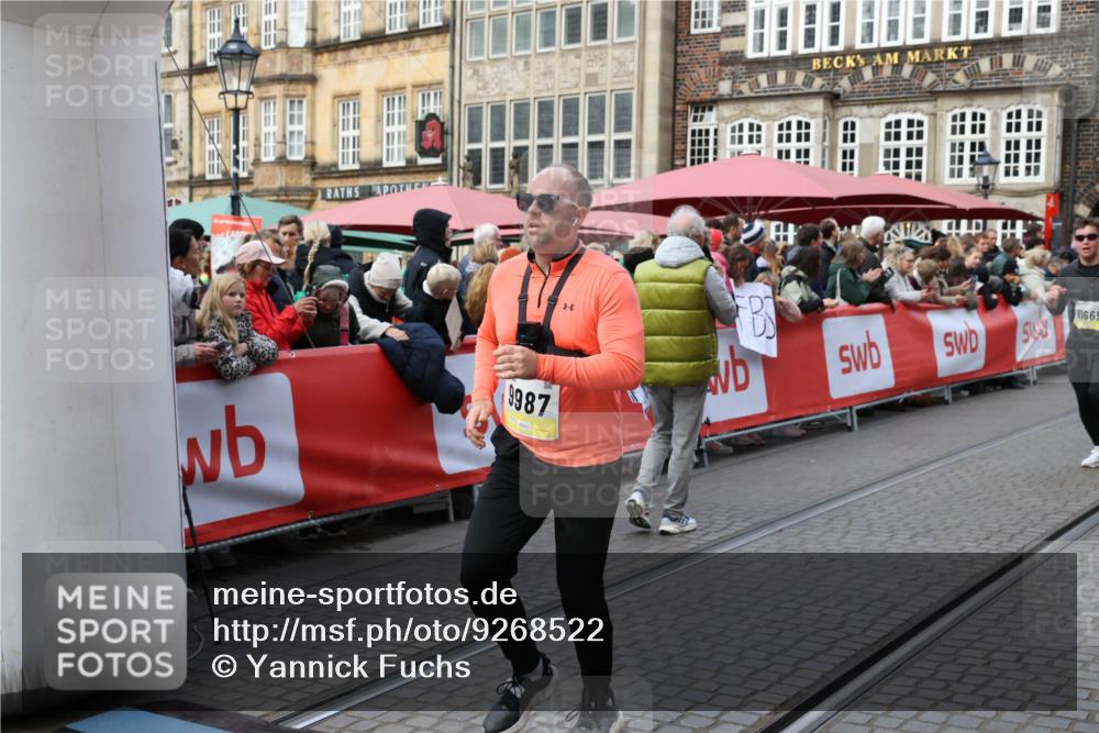 05.10.2025 - 20. swb-Marathon Bremen Yannick Fuchs http://msf.ph/oto/9268522 05.10.2025 10:52:27 Ziel 9584, 9955, 9987, 10038, 10507, 10719, 10900, 10927, 10942, 11128, 11458, 11491, 11665 meine-sportfotos.de
