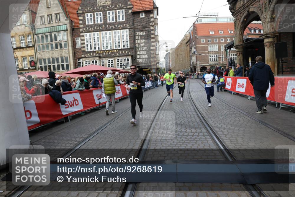 05.10.2025 - 20. swb-Marathon Bremen Yannick Fuchs http://msf.ph/oto/9268619 05.10.2025 10:52:28 Ziel 9584, 9955, 9987, 10038, 10507, 10719, 10900, 10927, 10942, 11128, 11458, 11491, 11665 meine-sportfotos.de