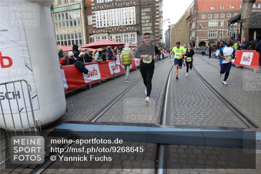 05.10.2025 - 20. swb-Marathon Bremen Yannick Fuchs http://msf.ph/oto/9268645 05.10.2025 10:52:28 Ziel 9584, 9955, 9987, 10038, 10507, 10719, 10900, 10927, 10942, 11128, 11458, 11491, 11665 meine-sportfotos.de