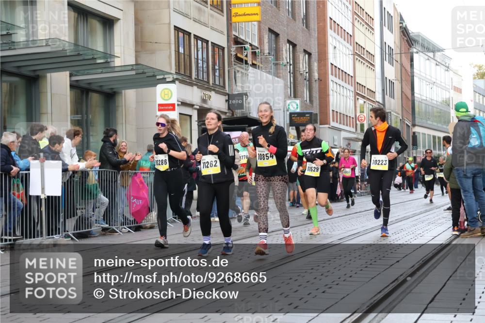 05.10.2025 - 20. swb-Marathon Bremen Strokosch-Dieckow http://msf.ph/oto/9268665 05.10.2025 11:07:04 Ziel 7779, 9180, 9217, 9265, 9334, 9483, 9628, 9702, 9757, 9780, 9877, 10037, 10160, 10223, 10286, 10330, 10332, 10582, 10585, 10632, 10737, 10749, 10776, 10824, 10836, 10854, 10902, 11122, 11159, 11258, 11262, 11329, 11384, 11477, 11529, 11584, 7779, 9180, 9217, 9265, 9334, 9483, 9628, 9702, 9757, 9780, 9877, 10037, 10160, 10223, 10286, 10330, 10332, 10582, 10585, 10632, 10737, 10749, 10776, 10824, 10836, 10854, 10902, 11122, 11159 meine-sportfotos.de