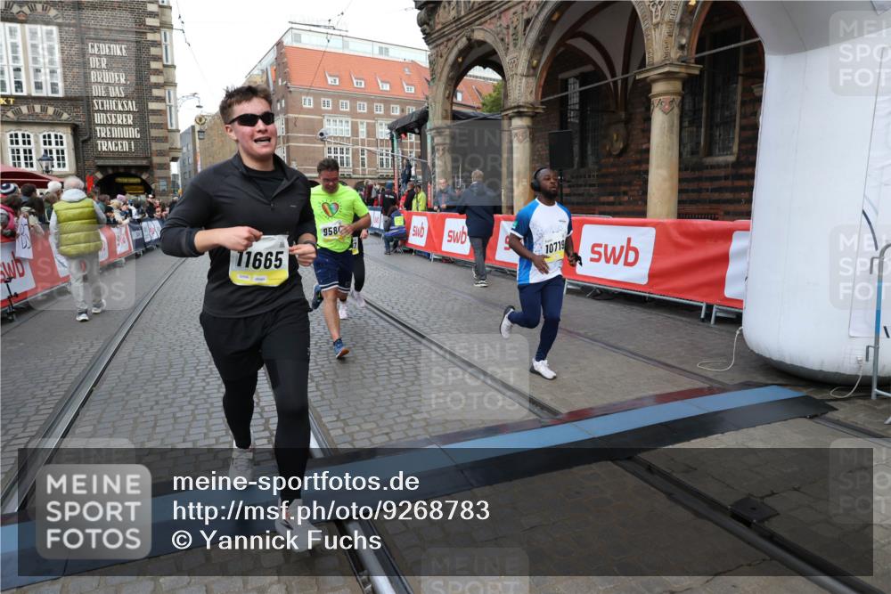 05.10.2025 - 20. swb-Marathon Bremen Yannick Fuchs http://msf.ph/oto/9268783 05.10.2025 10:52:29 Ziel 9172, 9584, 9955, 9987, 10507, 10719, 10900, 10927, 11128, 11458, 11491, 11528, 11665 meine-sportfotos.de